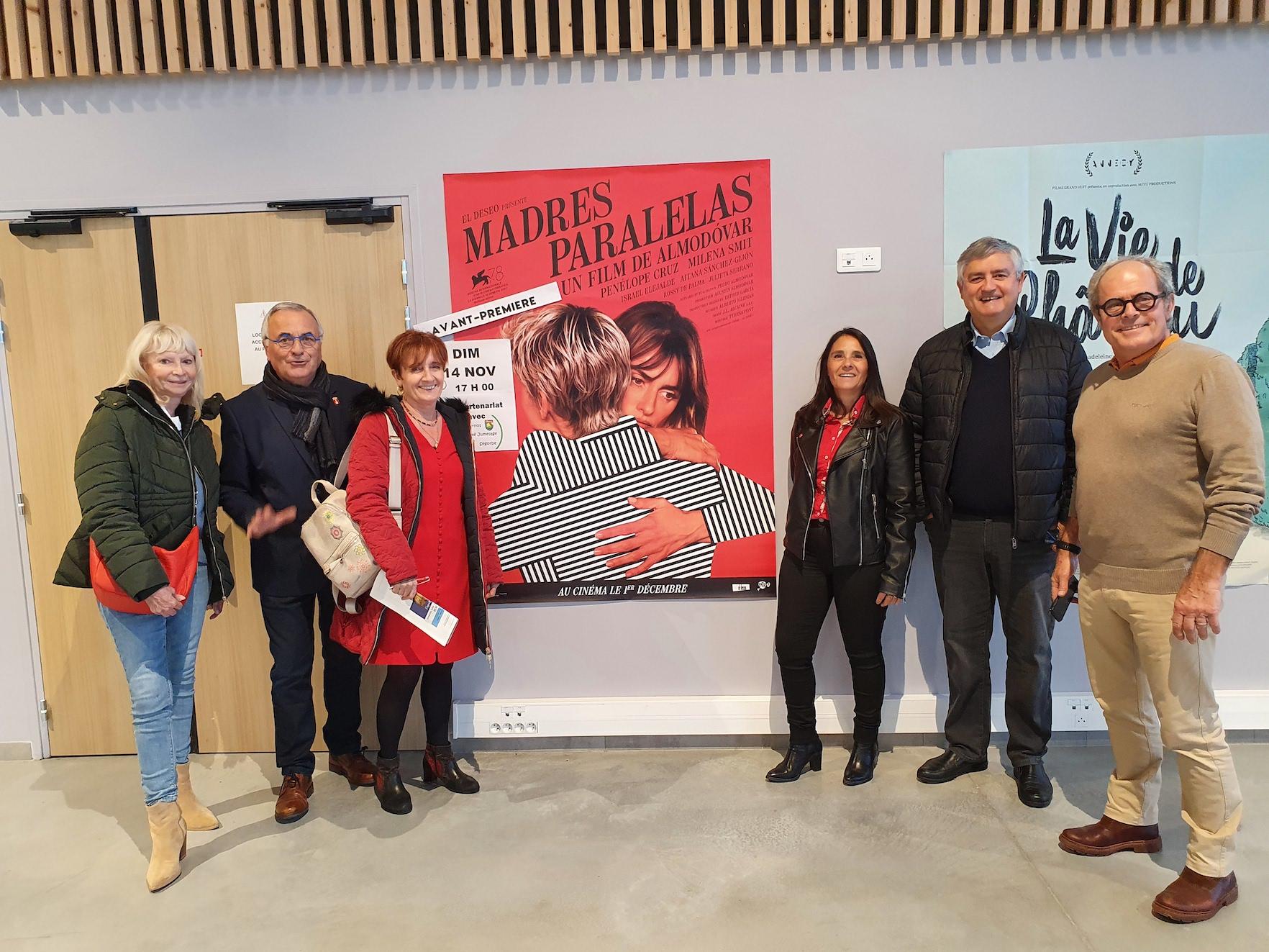 Devant affiche madres paralelas 1